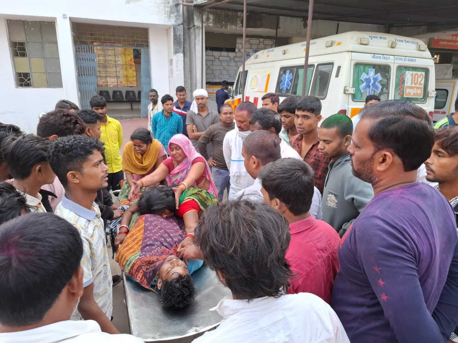 दौड़ प्रैक्टिस के दौरान मनिहारी रेलवे मैदान में गिरने से युवक की मौत