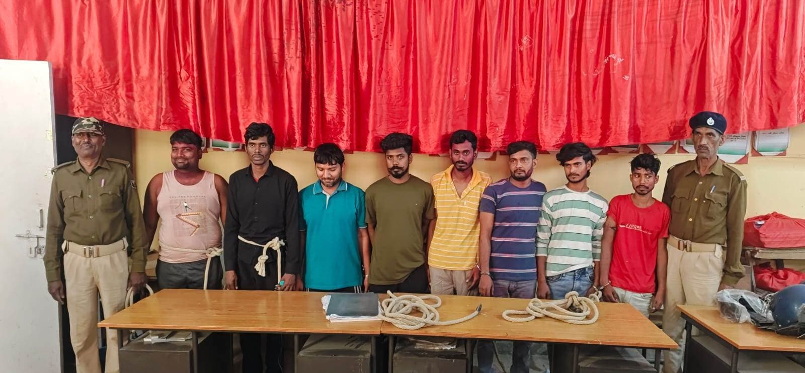 शांति व्यवस्था भंग करने के आरोप में आठ व्यक्तियों को भेजा जेल