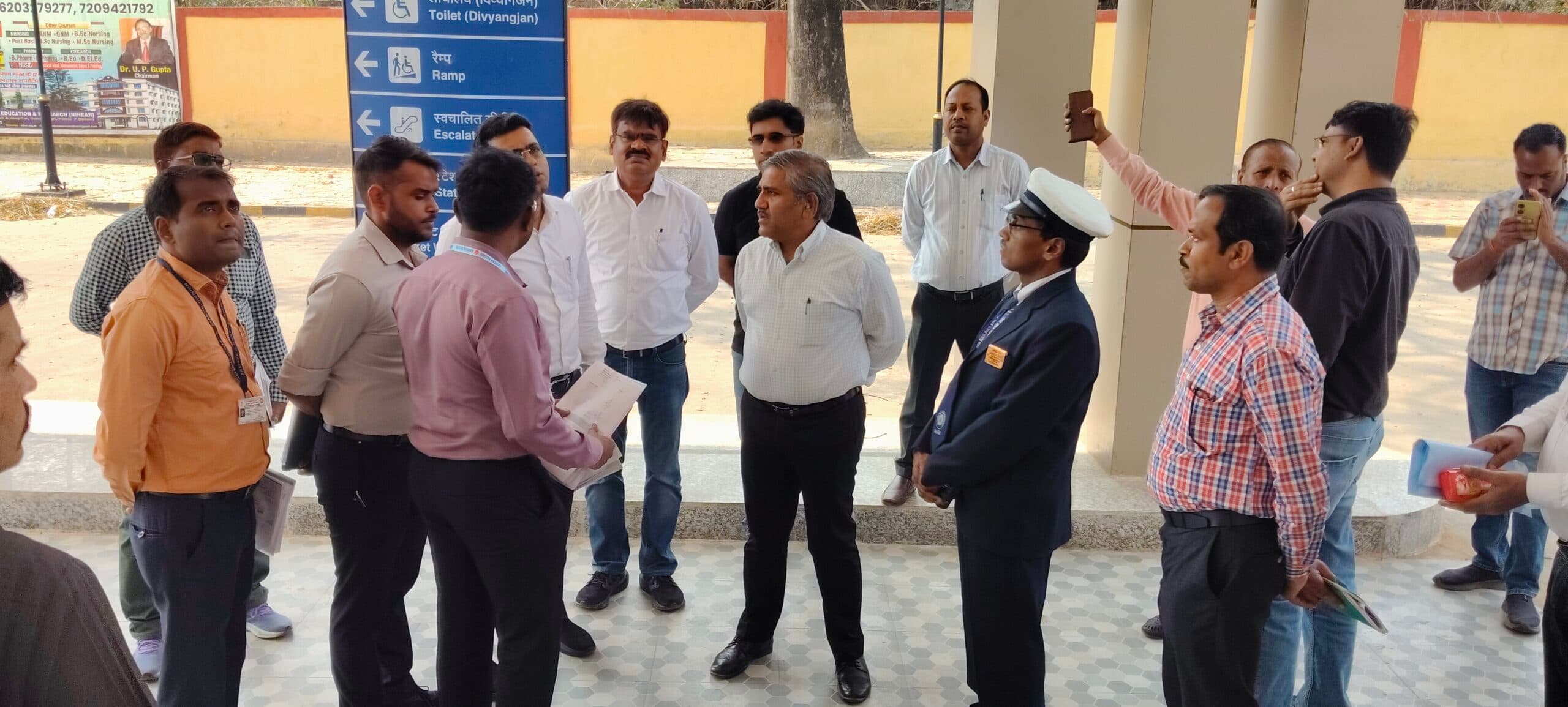 डीआरएम ने किया सिमुलतला रेलवे स्टेशन का निरीक्षण, यात्री सुविधाओं का लिया जायजा