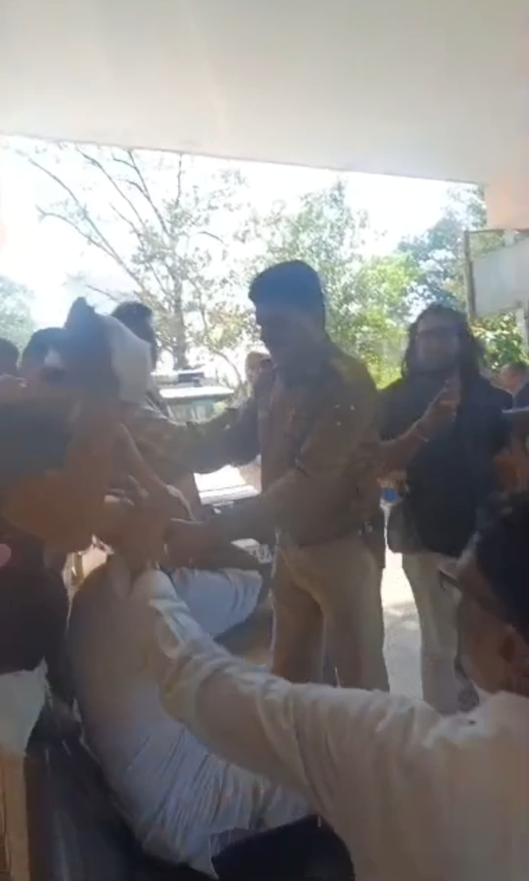 सासाराम नगर थाना परिसर बना रणक्षेत्र, छह गिरफ्तार