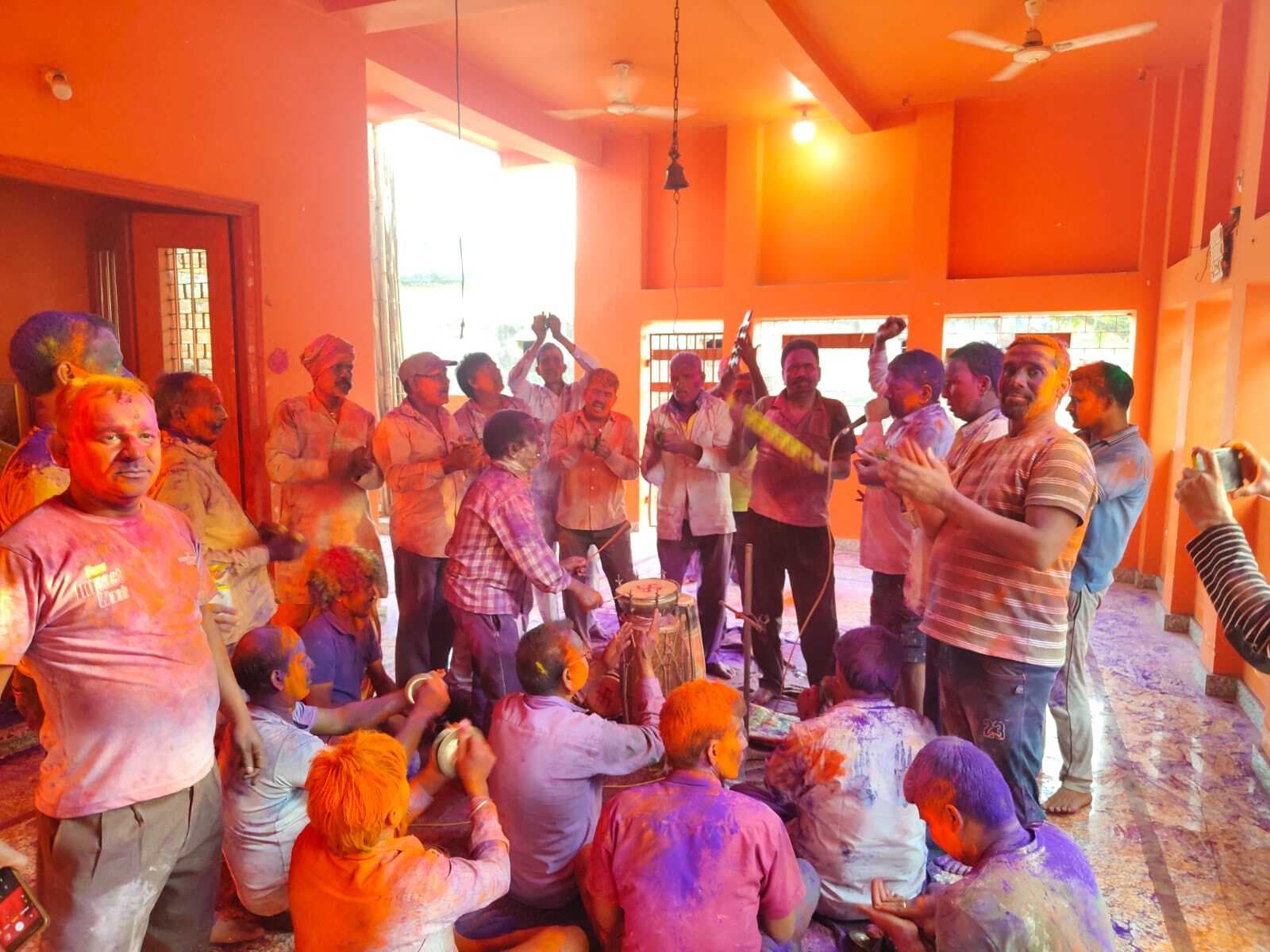 Giridih News :ग्रामीण क्षेत्र में दिखा होली का धूम, जोगीरा पर झूमे लोगग्रामीण क्षेत्र