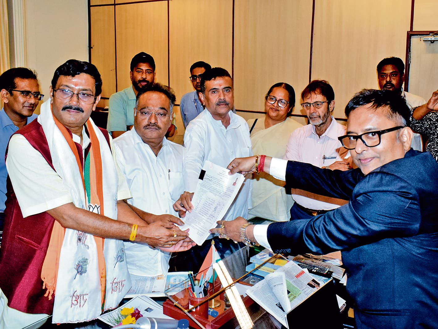 राज्यसभा चुनाव के लिए पश्चिम बंगाल से तृणमूल कांग्रेस के चार और भाजपा के एक उम्मीदवार ने दाखिल किया पर्चा