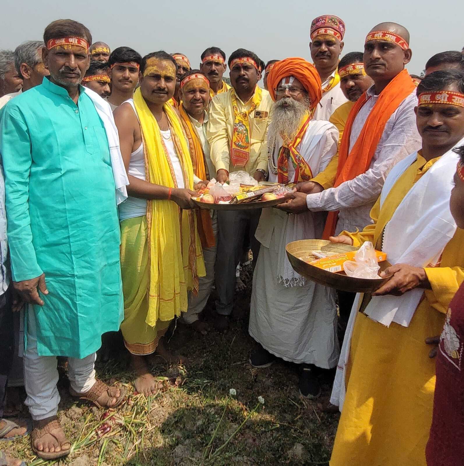श्री श्री 1008 महारुद्र यज्ञ को लेकर किया ध्वजारोहण, तैयारी शुरू
