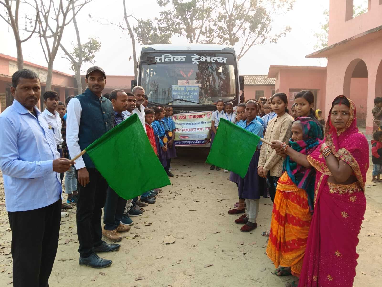 शैक्षणिक परिभ्रमण पर छात्र-छात्राओं का दल हुआ रवाना