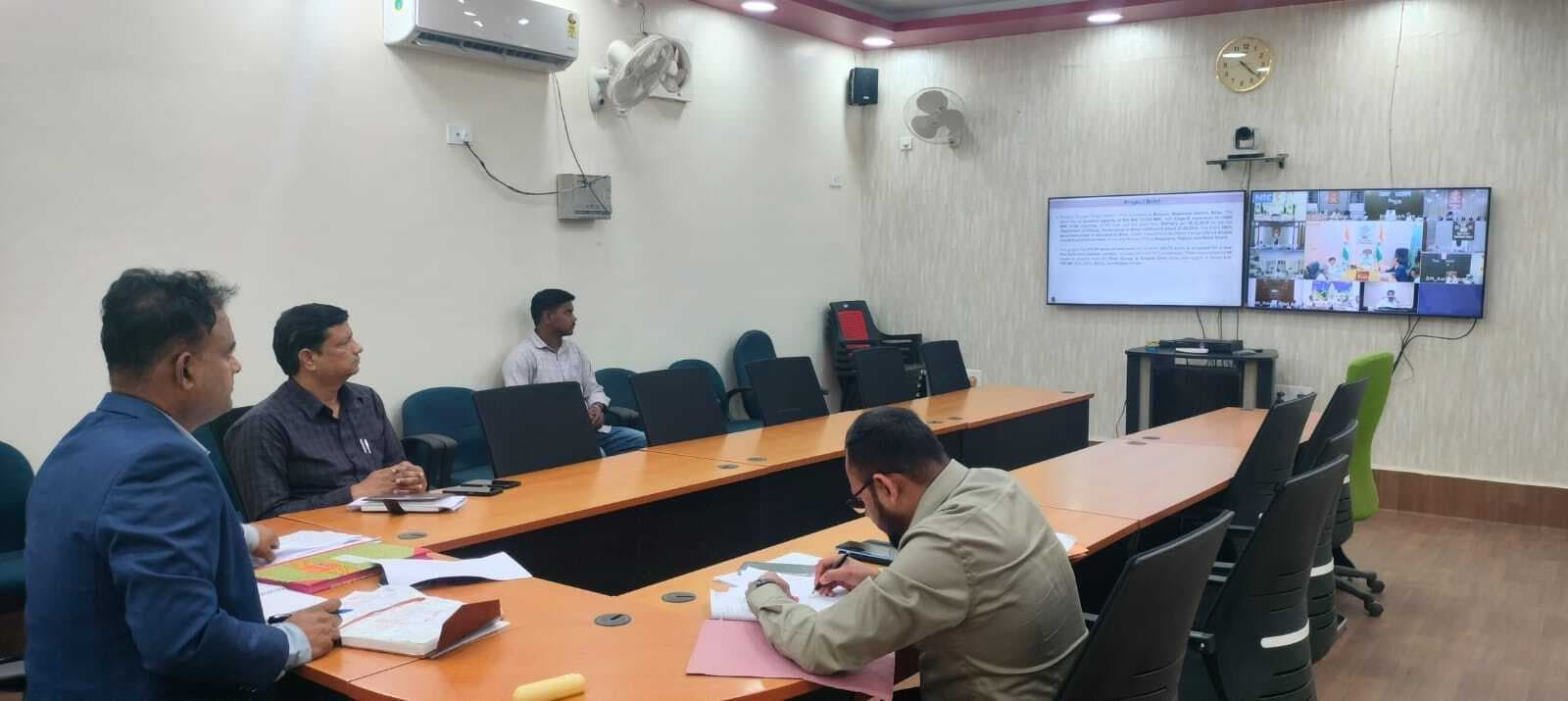 परियोजनाओं के बाधाओं को दूर कर समय पर काम करें पूरा : मुख्य सचिव