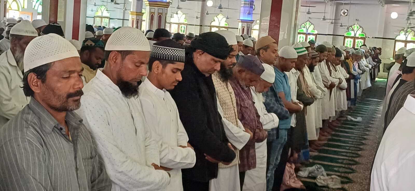 रोजेदारों ने अल्लाह से बरकत, शांति और मुल्क की तरक्की की मांगी दुआ