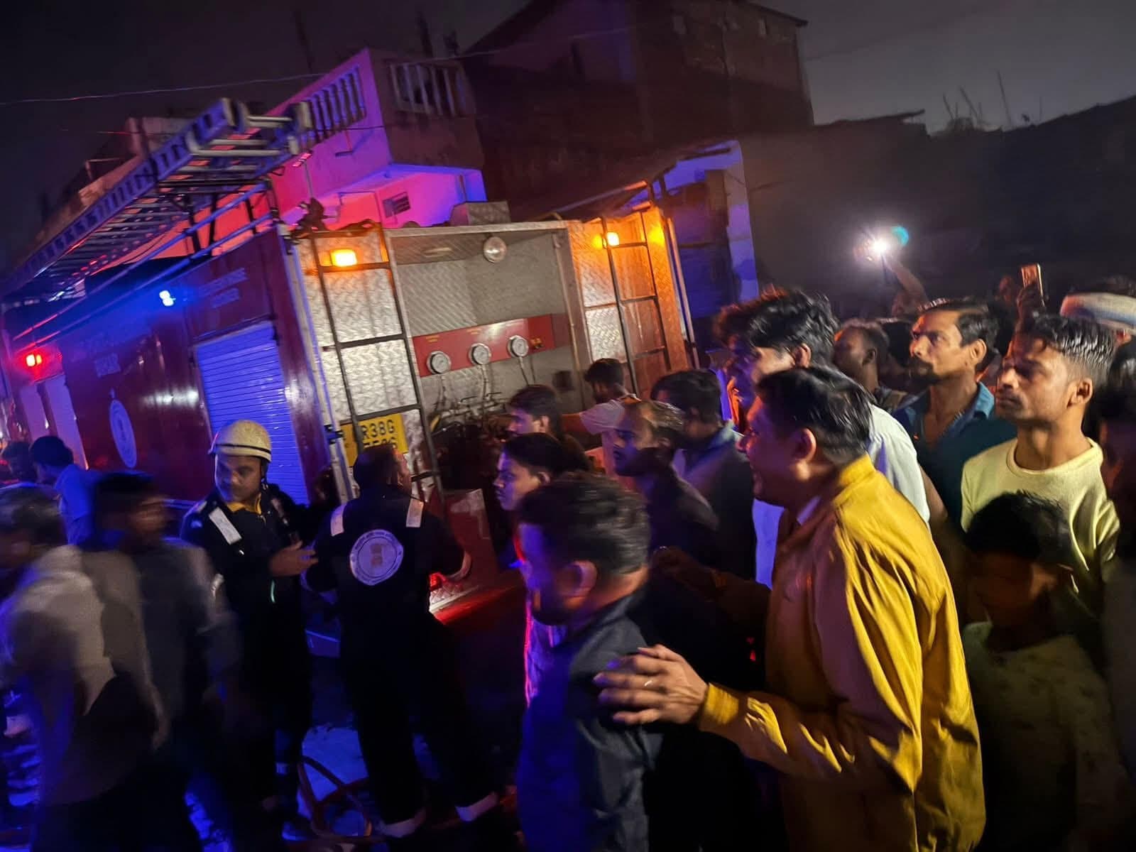 मकान में लगी आग, मची अफरा-तफरी