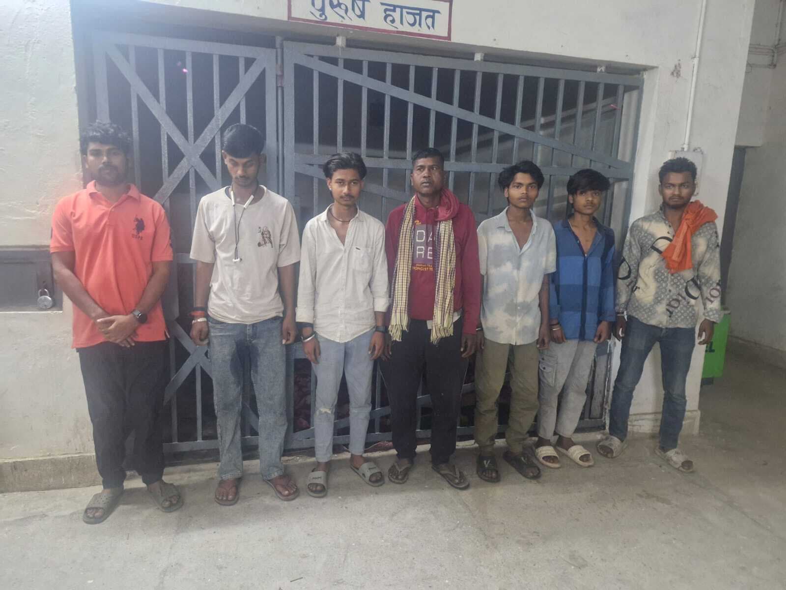 फ्लैग मार्च के दौरान 7 स्माईकर गिरफ्तार