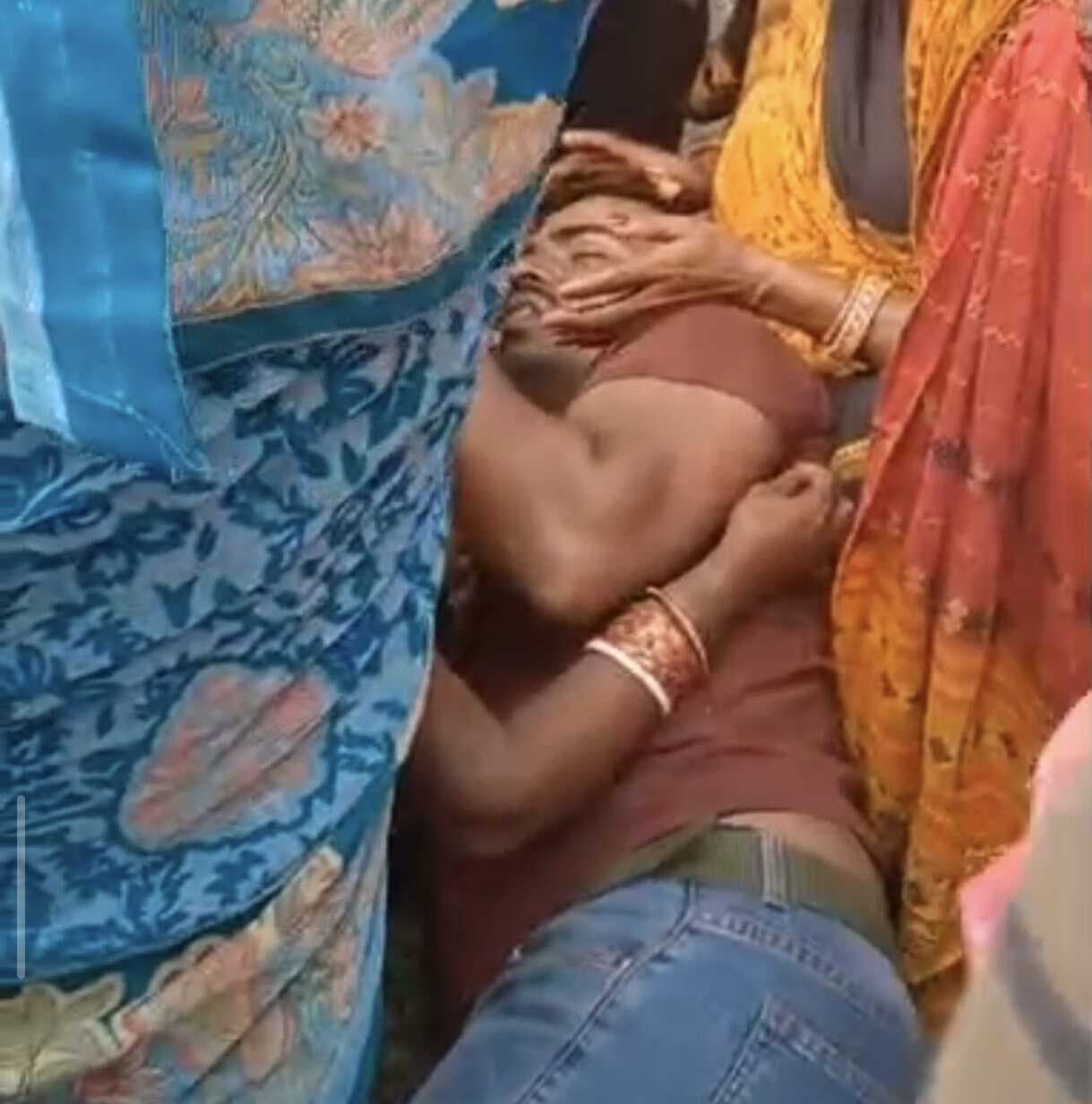 एसएसबी जवानों की पिटाई से युवक गंभीर, लोगों ने किया हंगामा