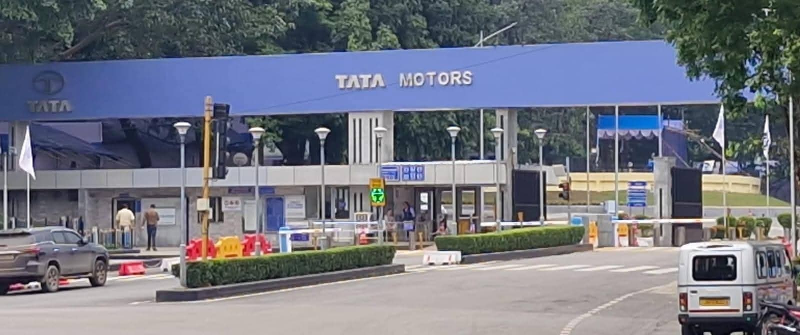 टाटा मोटर्स और कमिंस में आठ मार्च को रहेगा वर्किंग डे, लक्ष्य पूरा करने की तैयारी