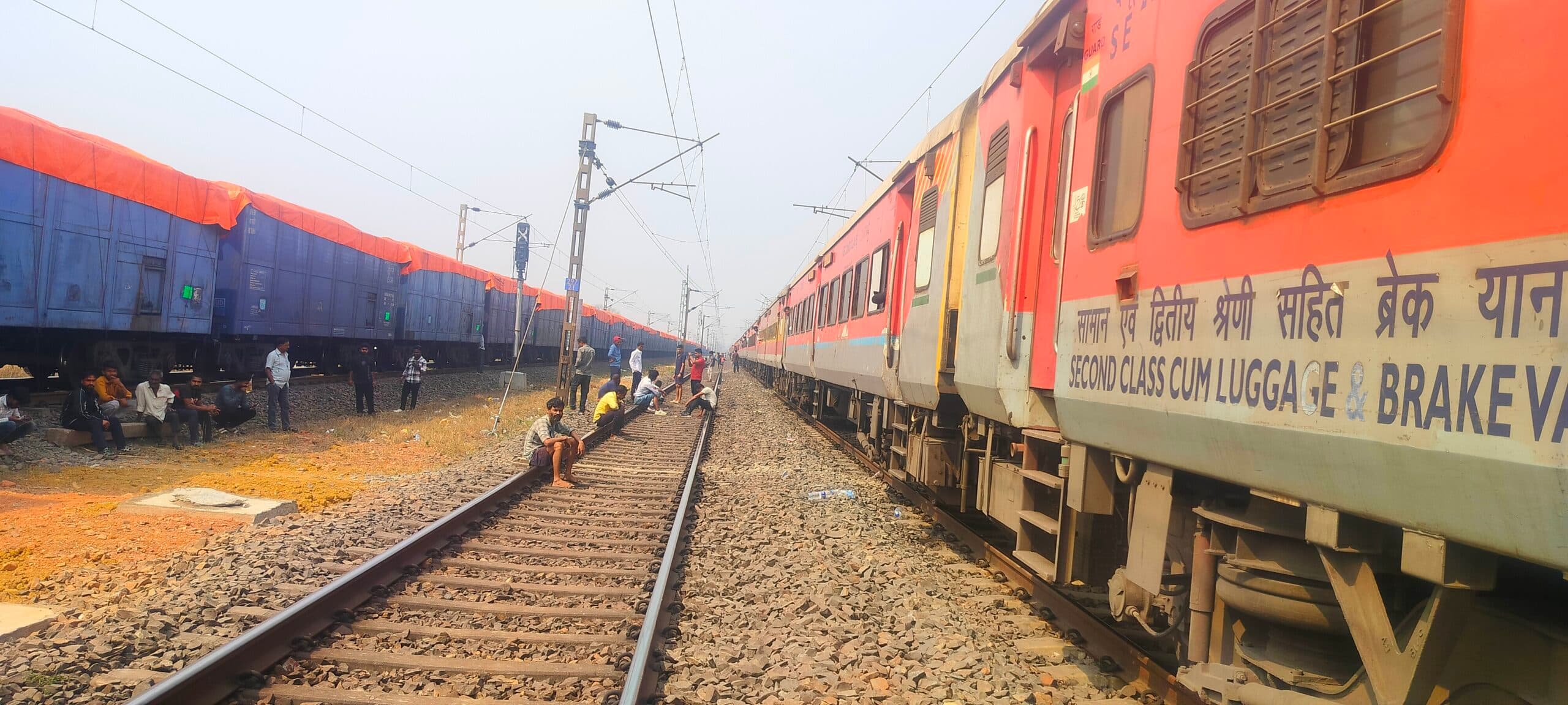 Chaibasa News : रेलवे का टॉर्चर : 4.30 घंटे में सीकेपी से टाटा पहुंची गीतांजलि एक्सप्रेस