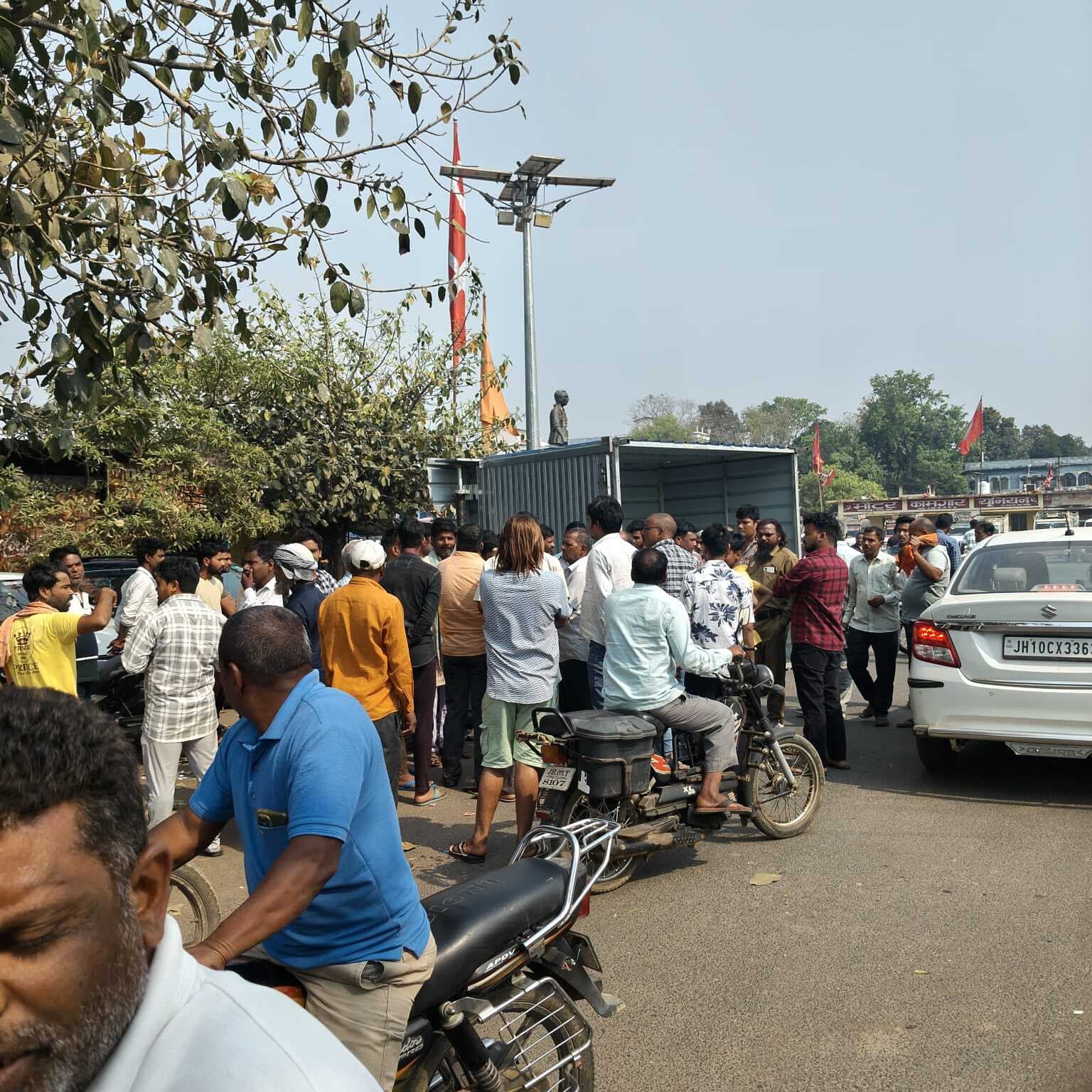 Giridih News :बगोदर बस पड़ाव में गुमटी लगाने को लेकर हंगामा