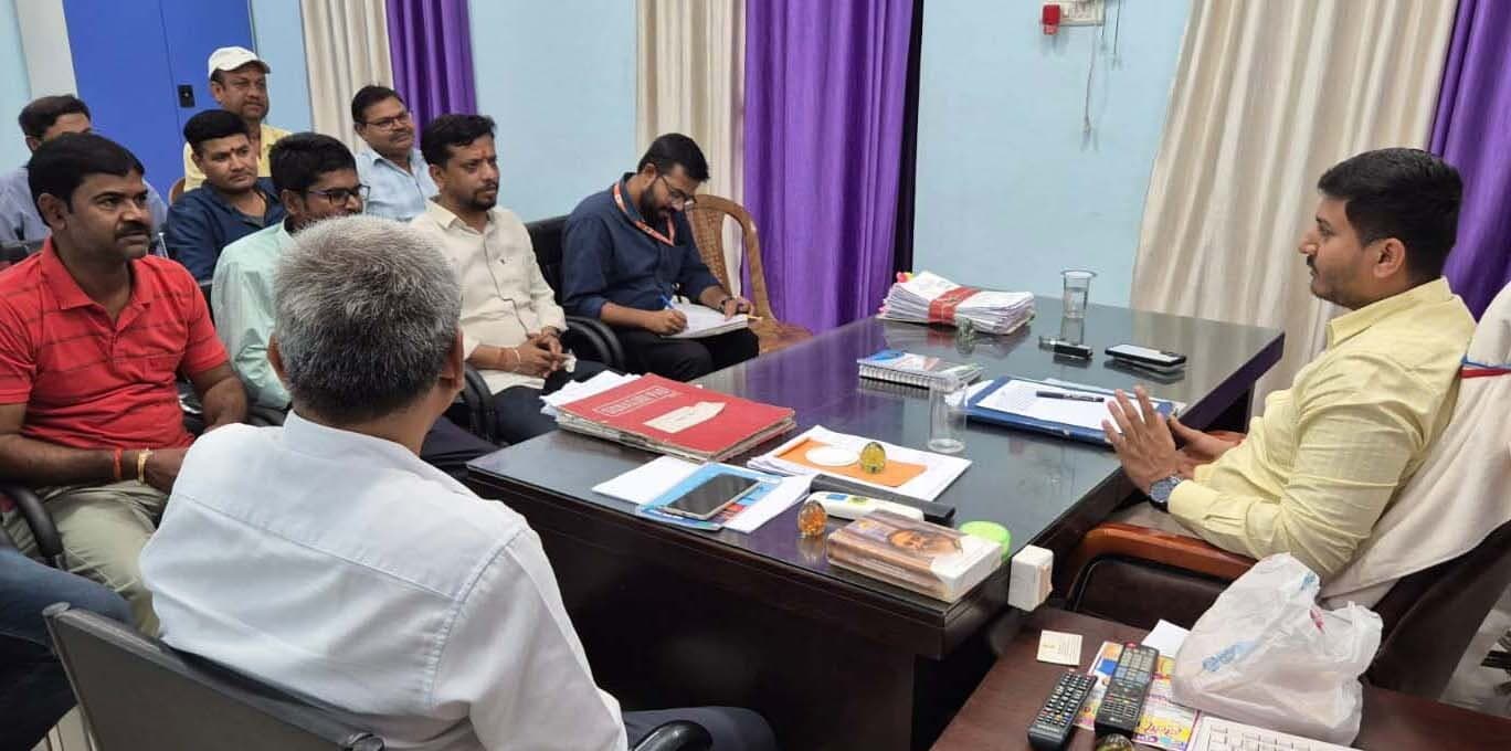 अफवाहों पर ध्यान न दें, डीजल-पेट्रोल प्रचुर मात्रा में उपलब्ध : एसडीओ