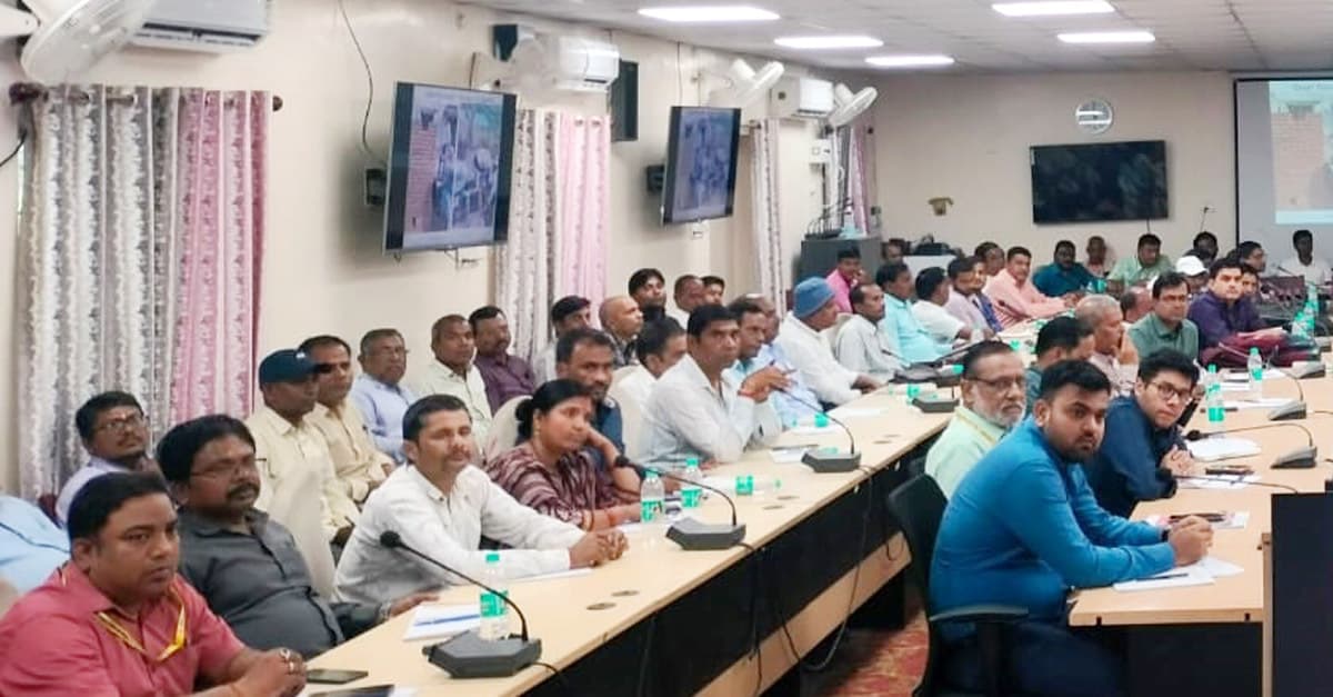 पिछले वर्ष के अधूरे कार्यों को प्राथमिकता के साथ शीघ्र करें पूरा : डीएम