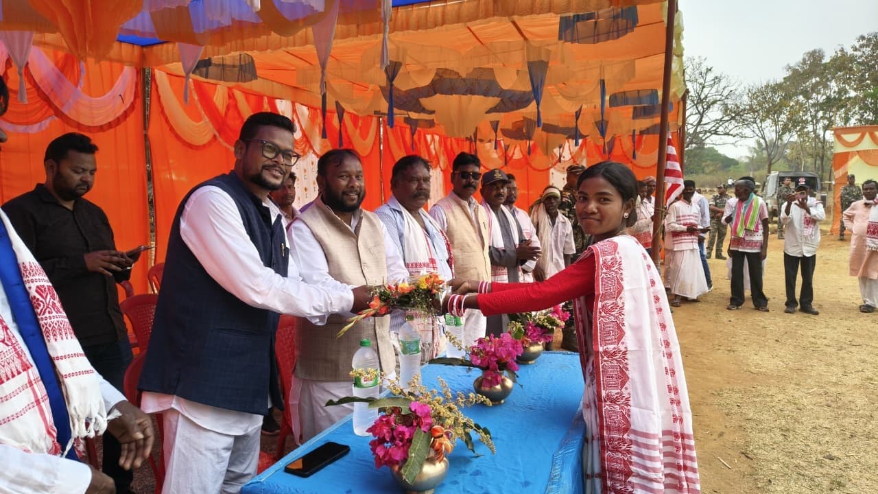 कर्रा के जोजोदाग में सरहुल मिलन समारोह आयोजित