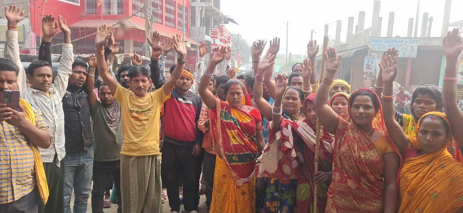 वेतन बढ़ोतरी को लेकर सफाई कर्मियों का प्रदर्शन