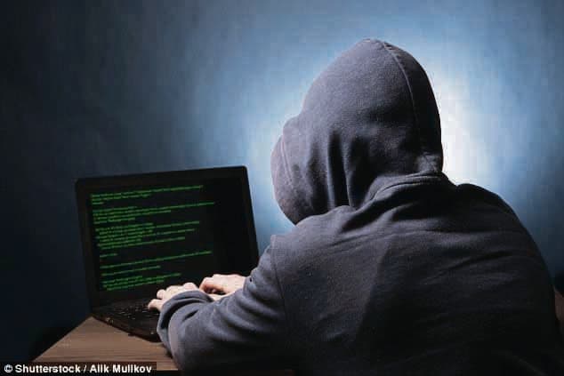 Deoghar news : साइबर ठगी के मामले में गुजरात पुलिस ने मोहनपुर में की छापेमारी, आरोपी फरार