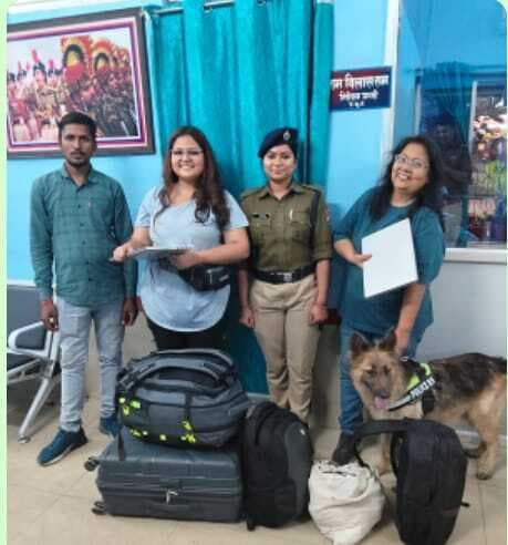 पुरुषोत्तम एक्सप्रेस में छूटा सामान बरामद, आरपीएफ ने यात्री को किया सुपुर्द