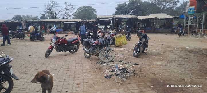 मीट मंडी के दुर्गंध से स्थानीय लोग बेहाल, नगर की नयी सरकार से स्थान बदलने की गुहार