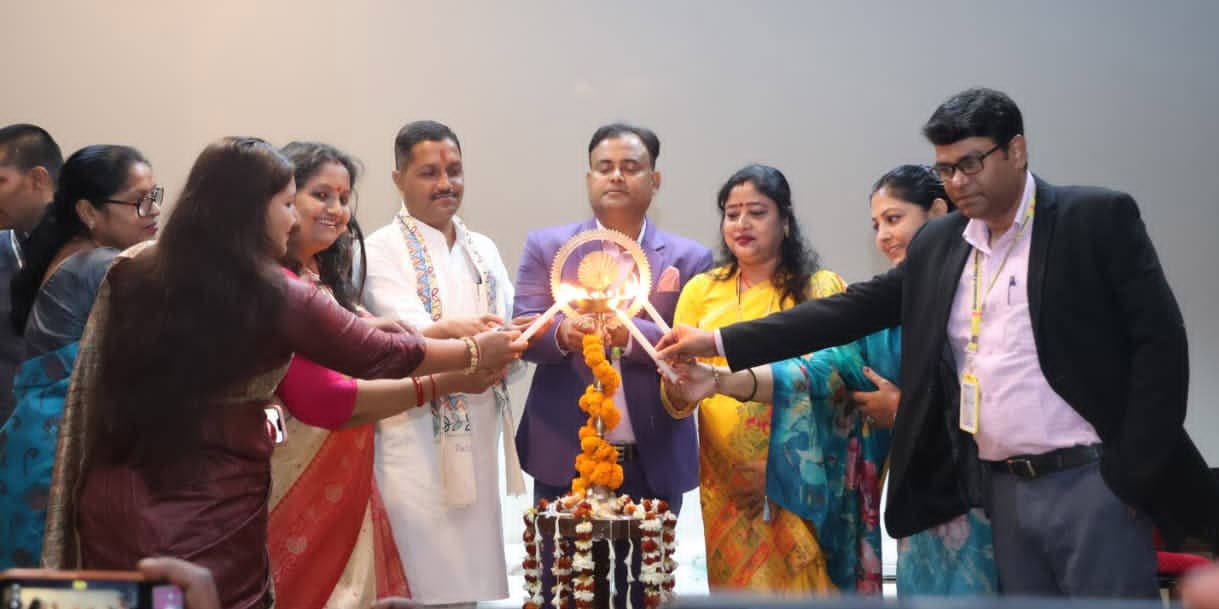 महिलाओं की भागीदारी के बिना समाज का समग्र विकास नहीं: डीएम