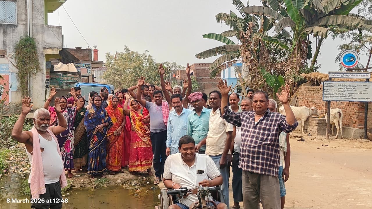 अतिक्रमण से बंद हो गया नाला, 150 घरों की आबादी जलजमाव से परेशान