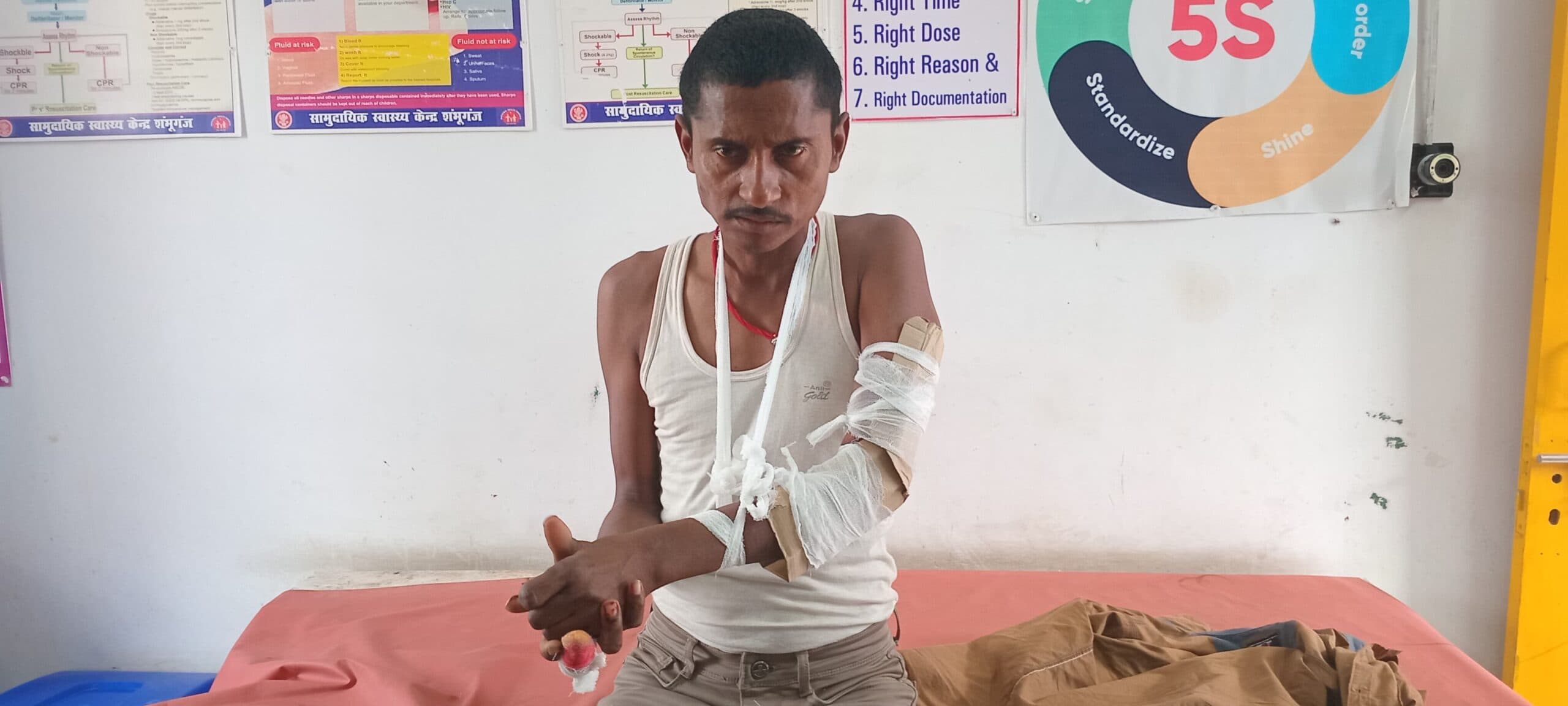 ई-रिक्शा पलटने से युवक जख्मी, रेफर