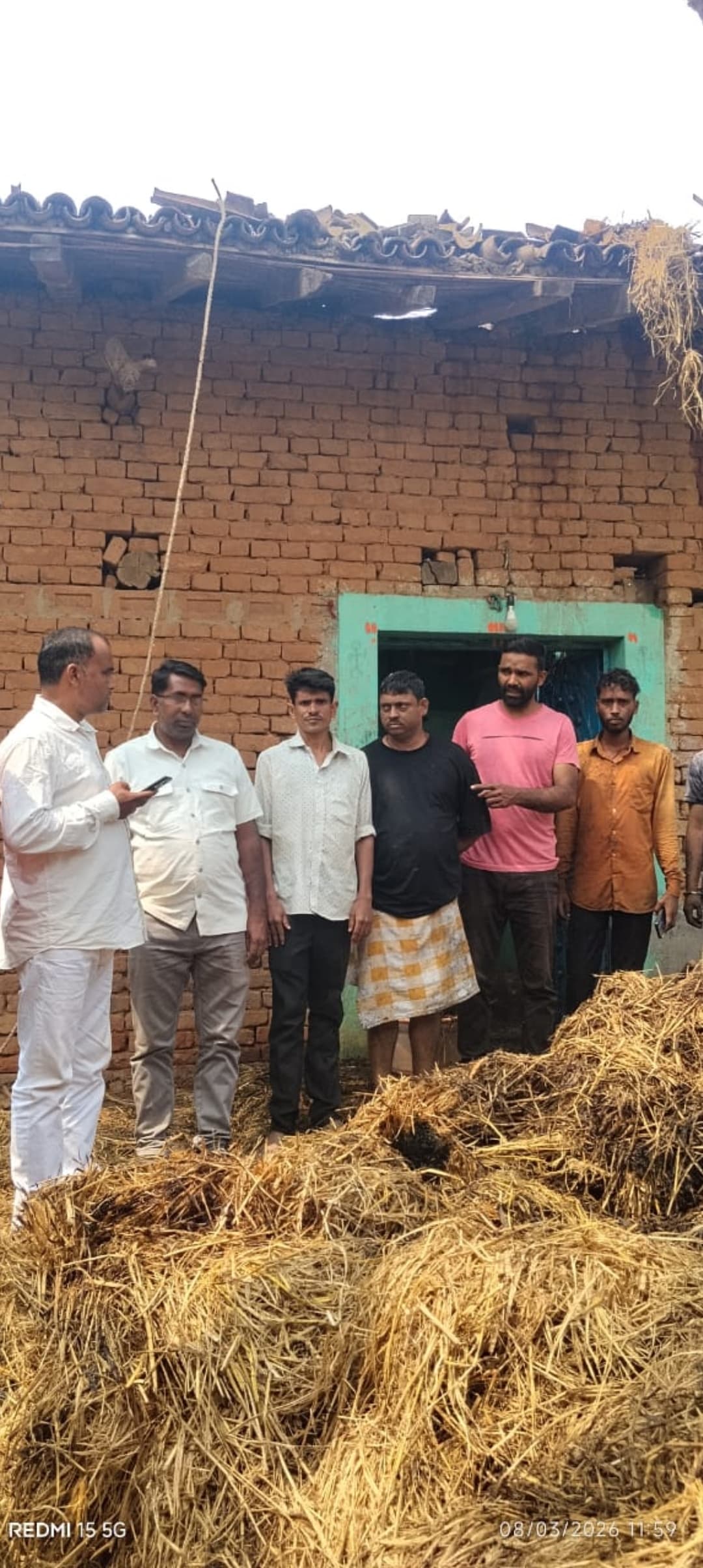 Giridih News :मकान में आग लगने से डेढ़ लाख का सामान जला