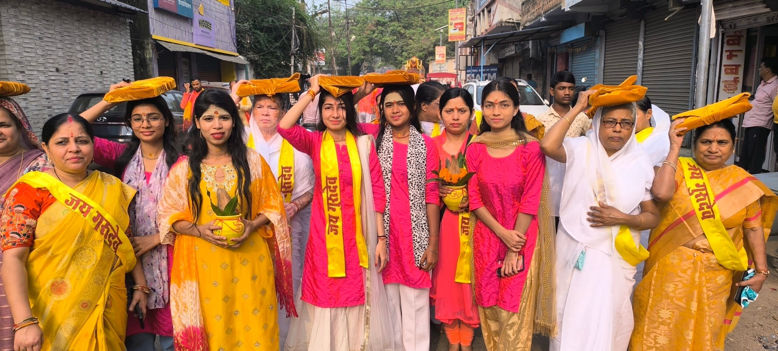 Giridih News :कलश यात्रा से शहर हुआ भक्तिमय