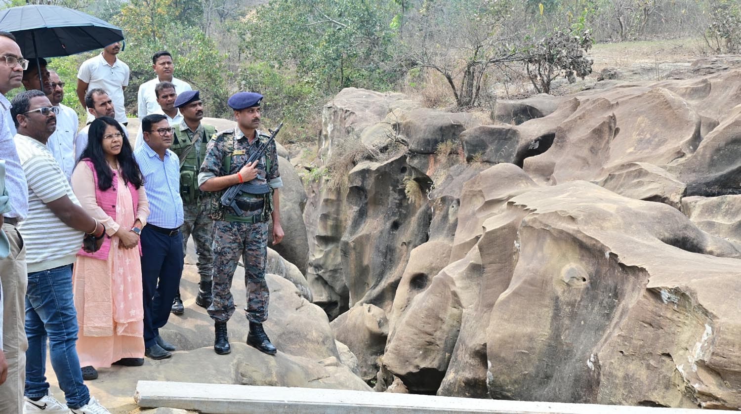 उपायुक्त ने खैवा बंदारू जलप्रपात का निरीक्षण