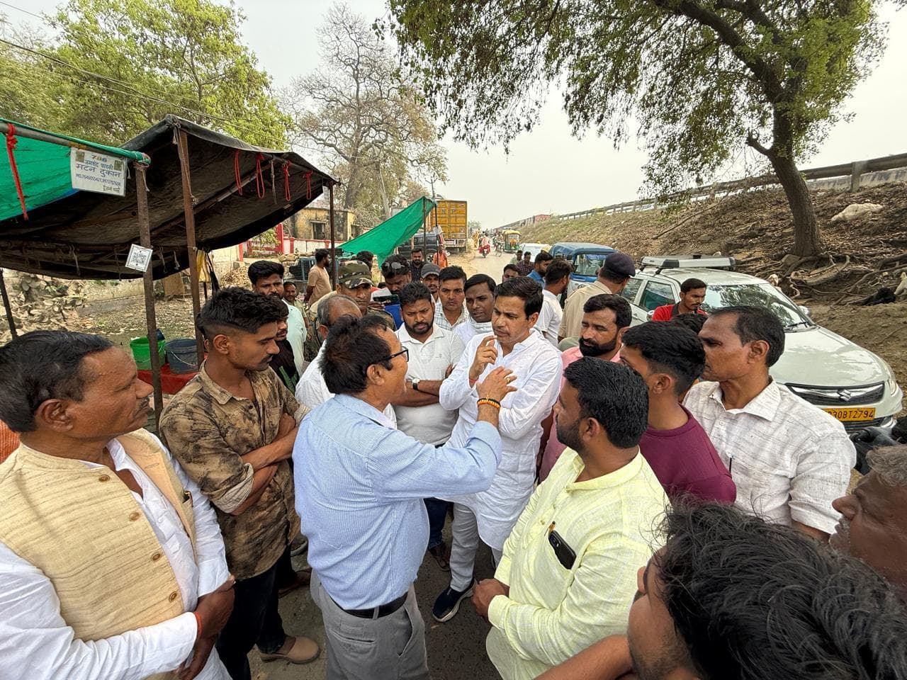 डहला मोड़ पर अंडरपास के लिए प्रोजेक्ट इंजीनियर ने किया स्थल निरीक्षण