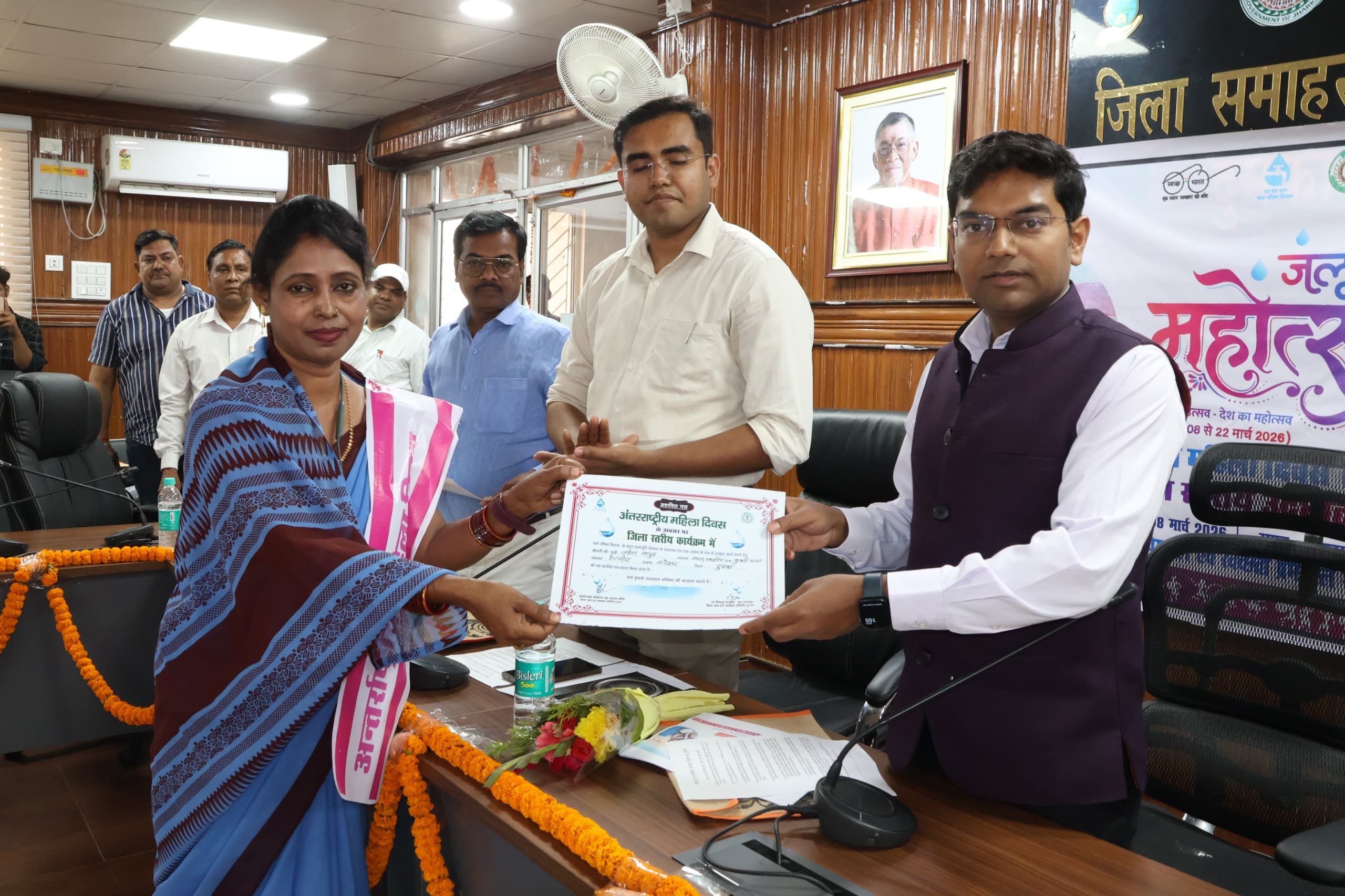 बॉटम : ग्रामीण पेयजल व्यवस्था में जल सहियाओं की भूमिका अहम : डीसी