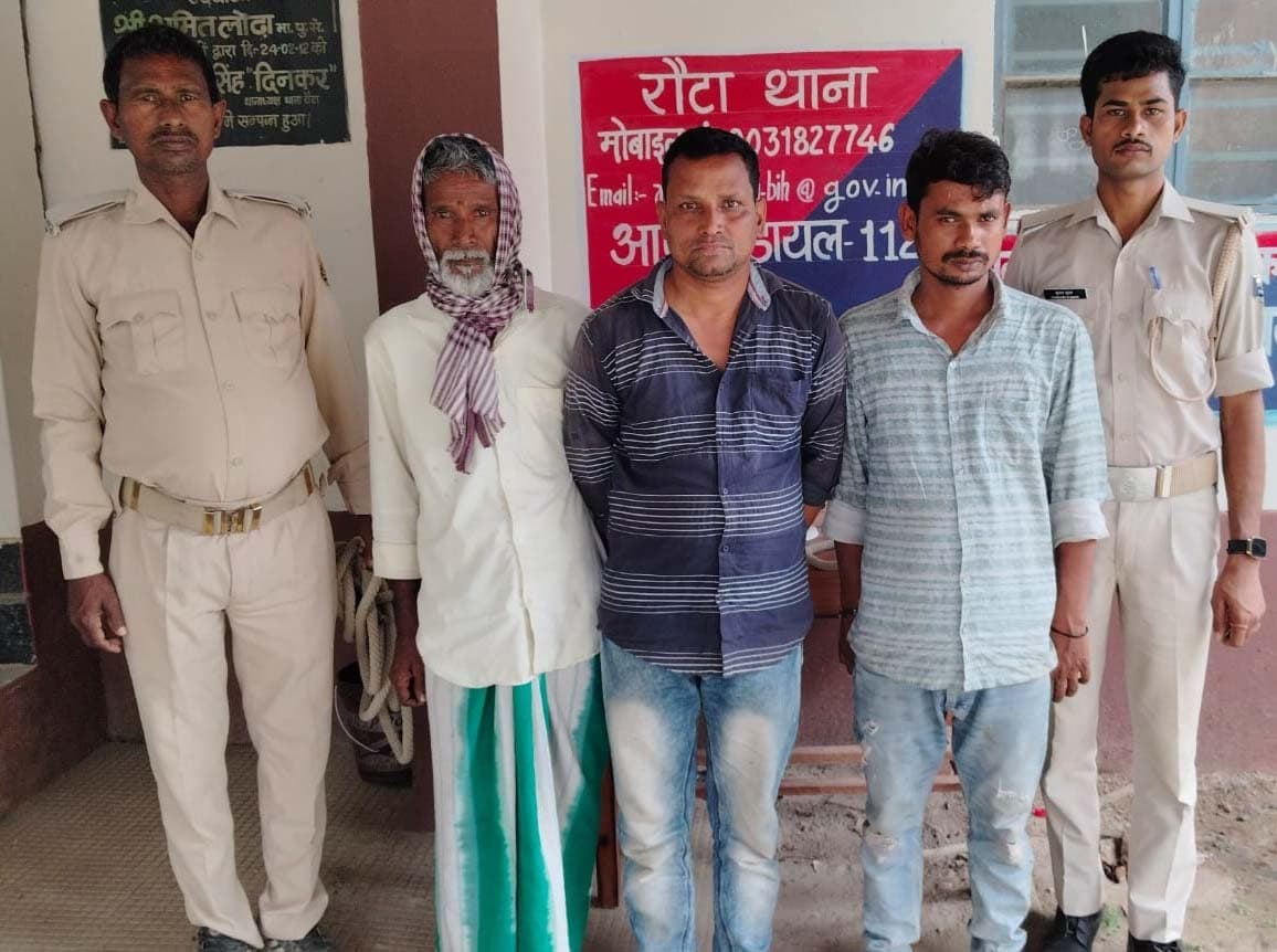 शराब पीकर हंगामा करते पांच व्यक्ति गिरफ्तार