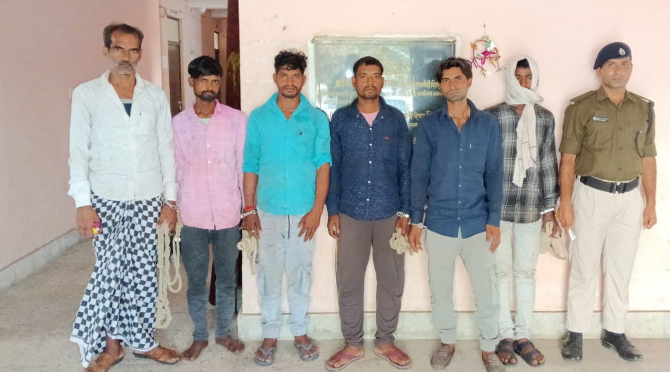 शराब के साथ महिला सहित तीन तस्कर व 10 शराबी गिरफ्तार