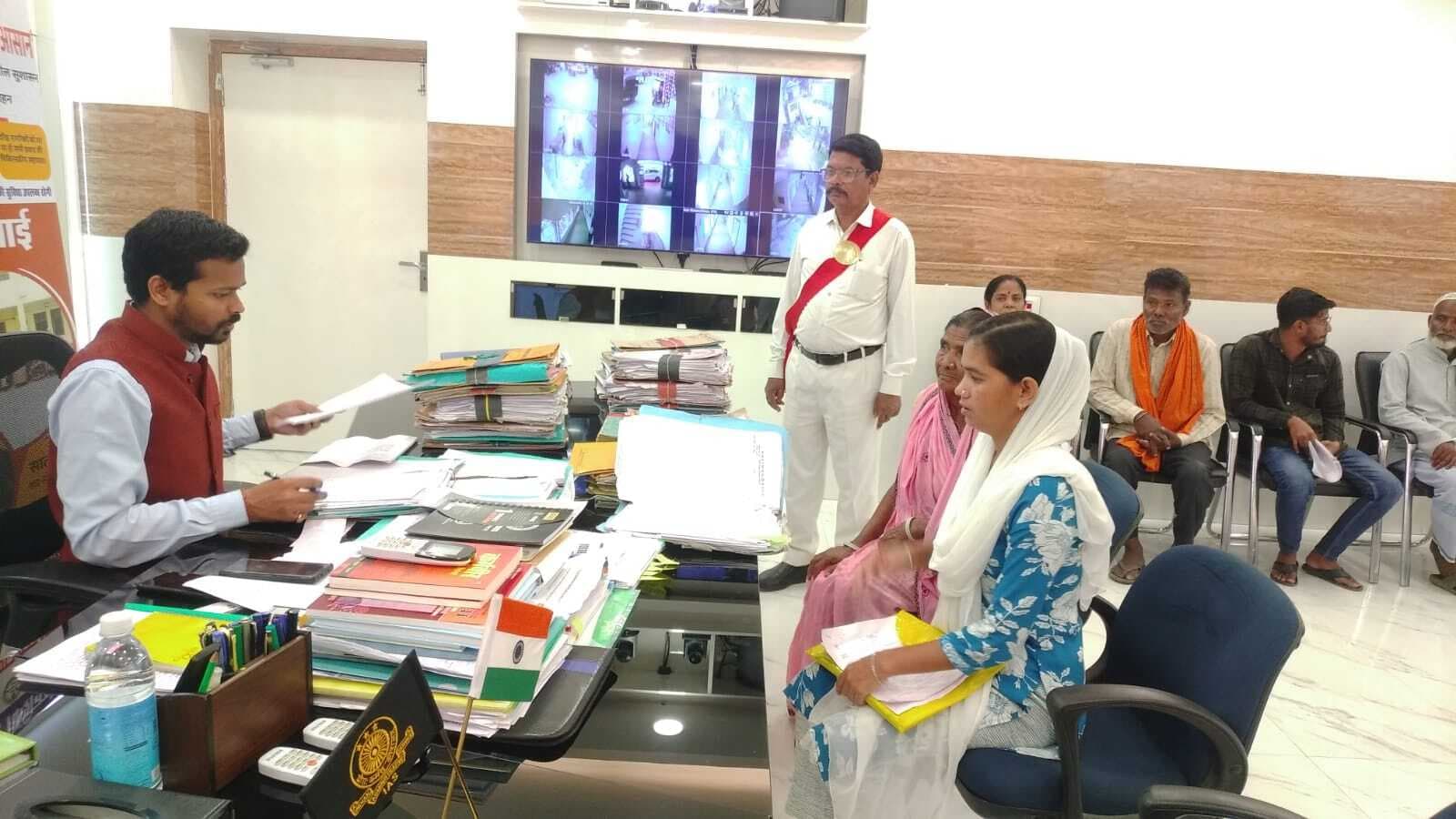 सरकारी कार्यालय में लोगों के लिए रहे मूलभूत सुविधा उपलब्ध: डीएम