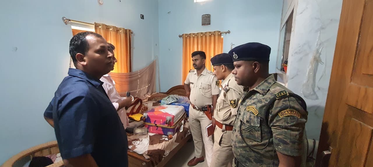 2.25 लाख रुपये नगद सहित लाखों के जेवरात की चोरी