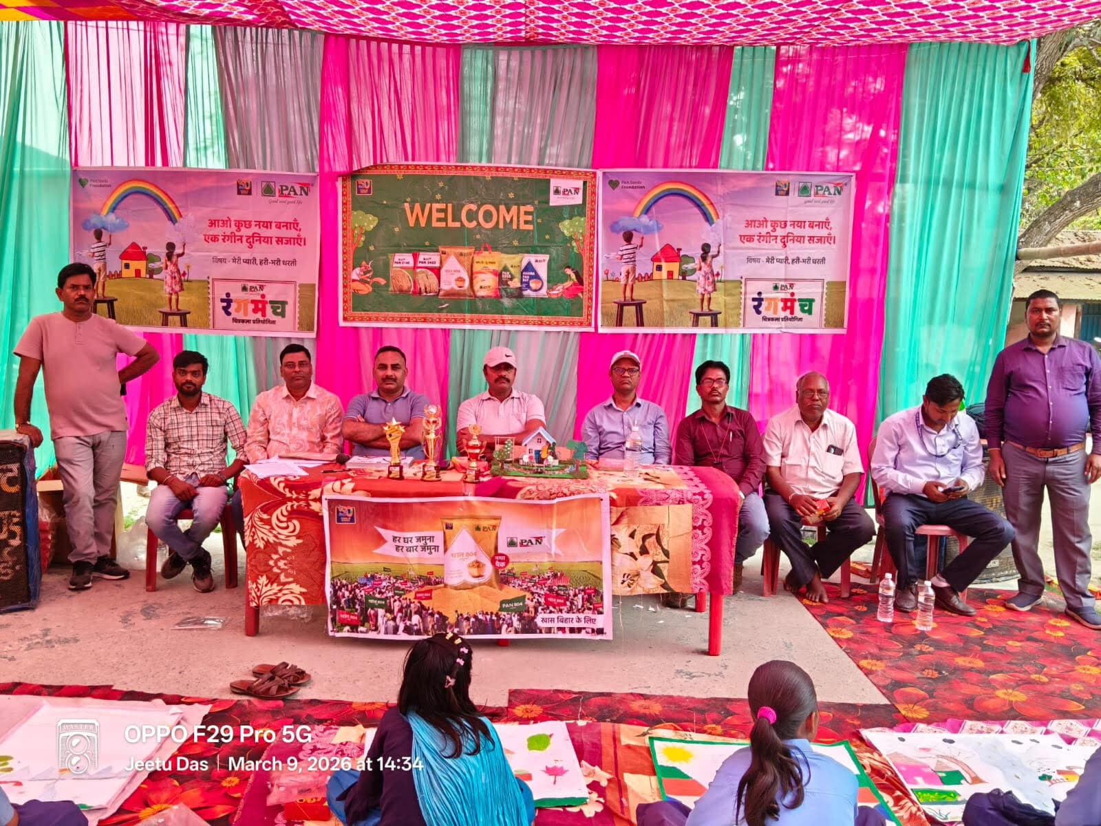 चित्रकला में छात्र-छात्राओं में दिखायी रचनात्मक प्रतिभा