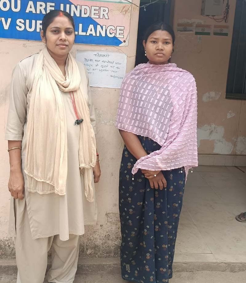 70 लीटर देसी शराब के साथ महिला धंधेबाज गिरफ्तार, पति पर भी केस दर्ज