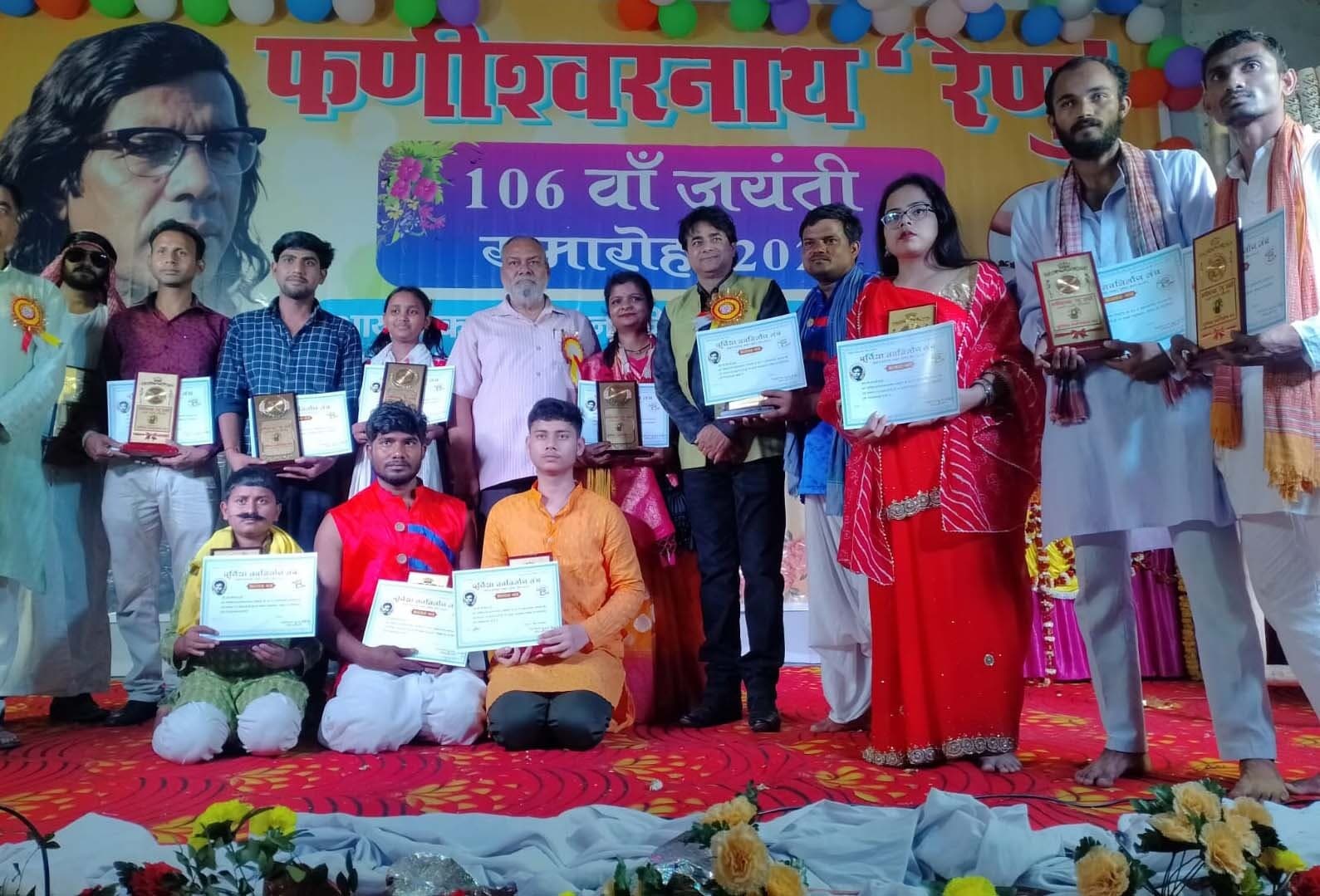 ‘महुआ घटवारिन’ का मंचन कर कलाकारों ने दमदार अभिनय से बांधा समां