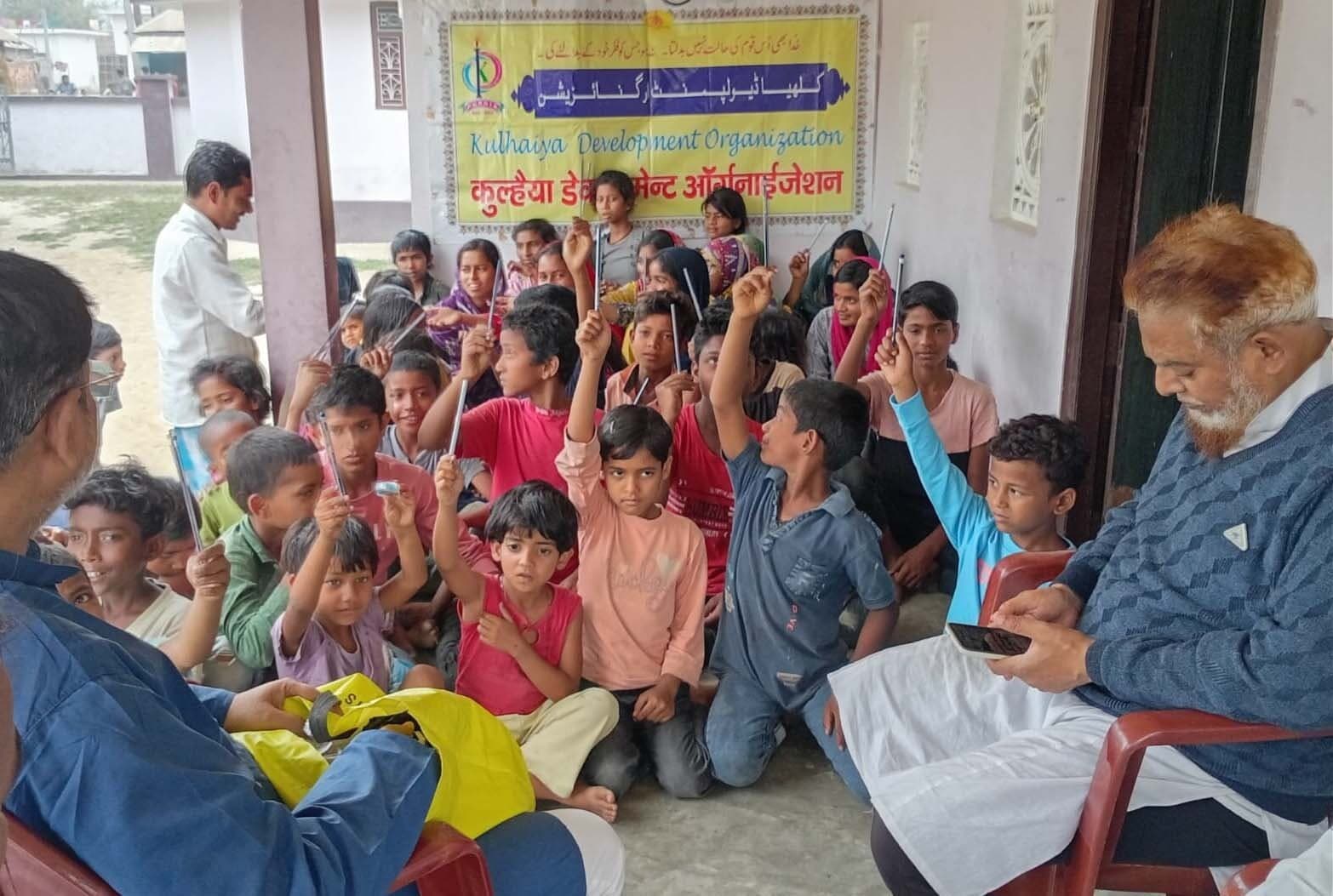 गांव के बच्चों के बीच चलाया शिक्षा जागरूकता कार्यक्रम