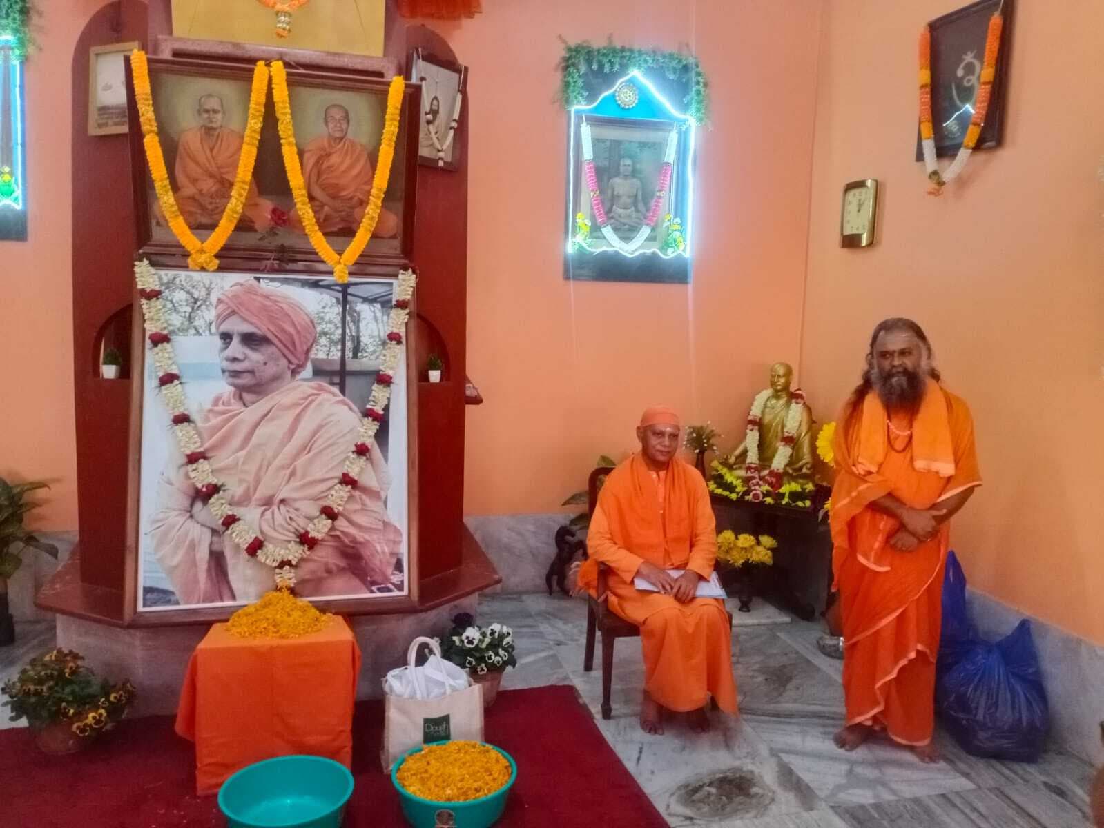 Deoghar news : कापिल मठ में जुटे विभिन्न प्रांतों के सन्यासी, स्वामी भाष्कर आरण्य को किया नमन