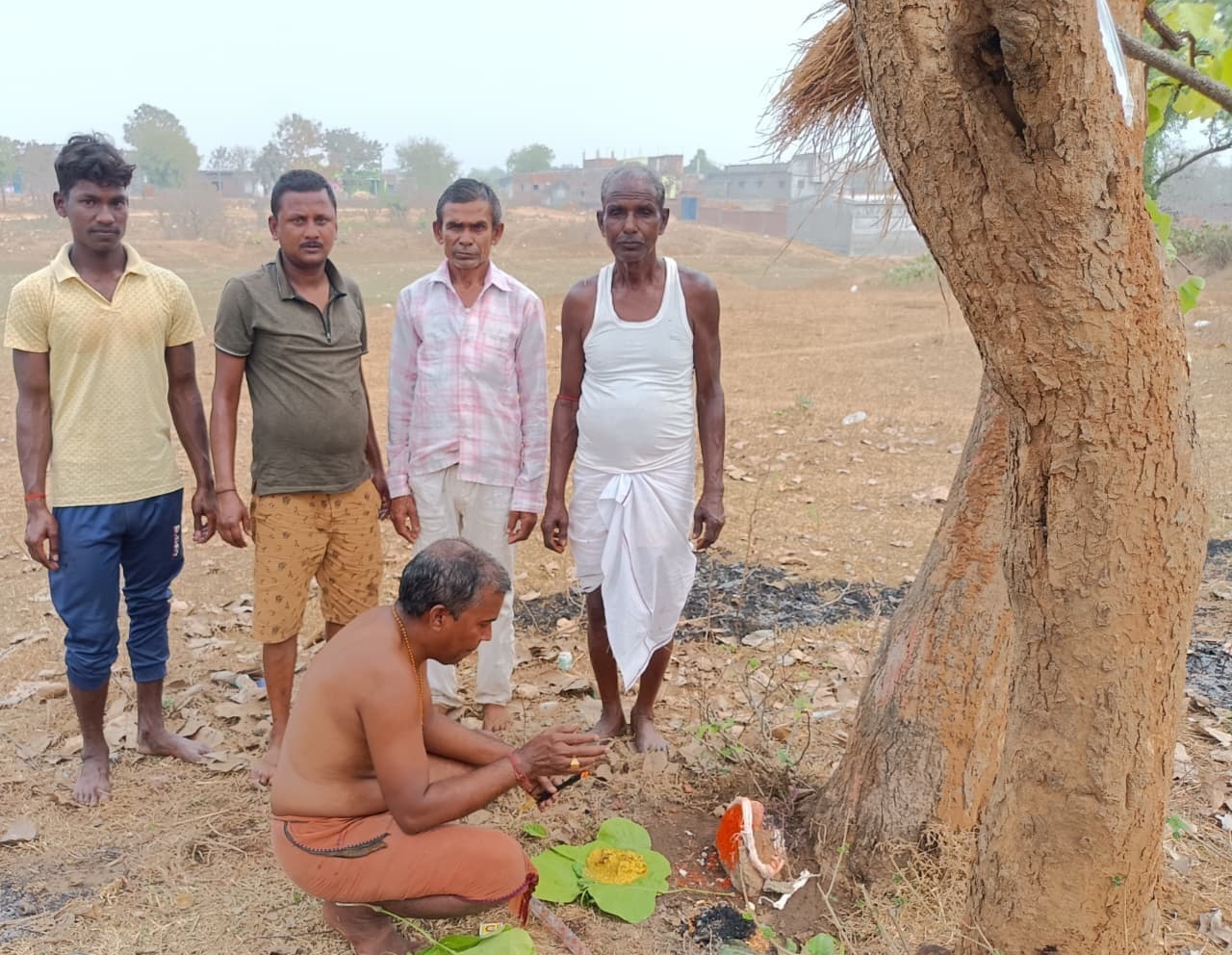 हजरासिंघा में श्रद्धालुओं ने की दीवान बाबा की पूजा