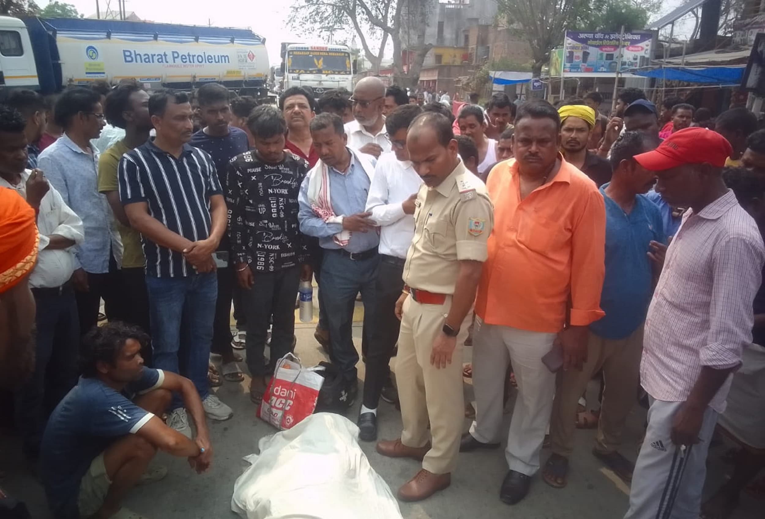 Bokaro News : पिता की अस्थि विसर्जित करने जा रहे पुत्र की सड़क दुर्घटना में मौत