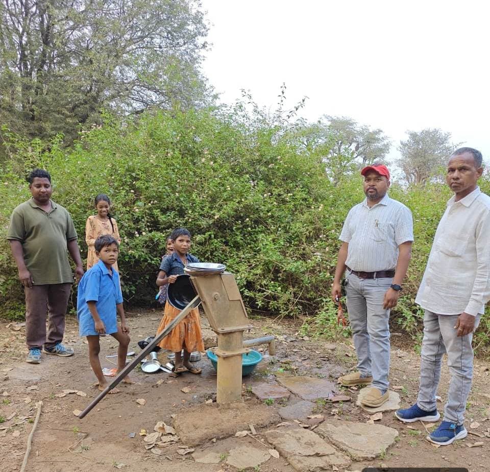 टीम ने पेयजल की समस्या की ली जानकारी