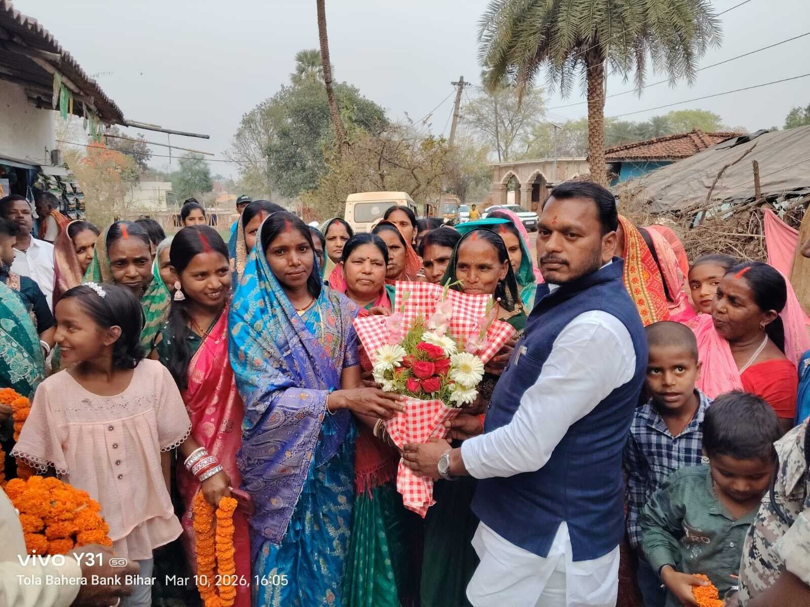 क्षेत्रीय दौरा में विधायक का हुआ गर्मजोशी से स्वागत