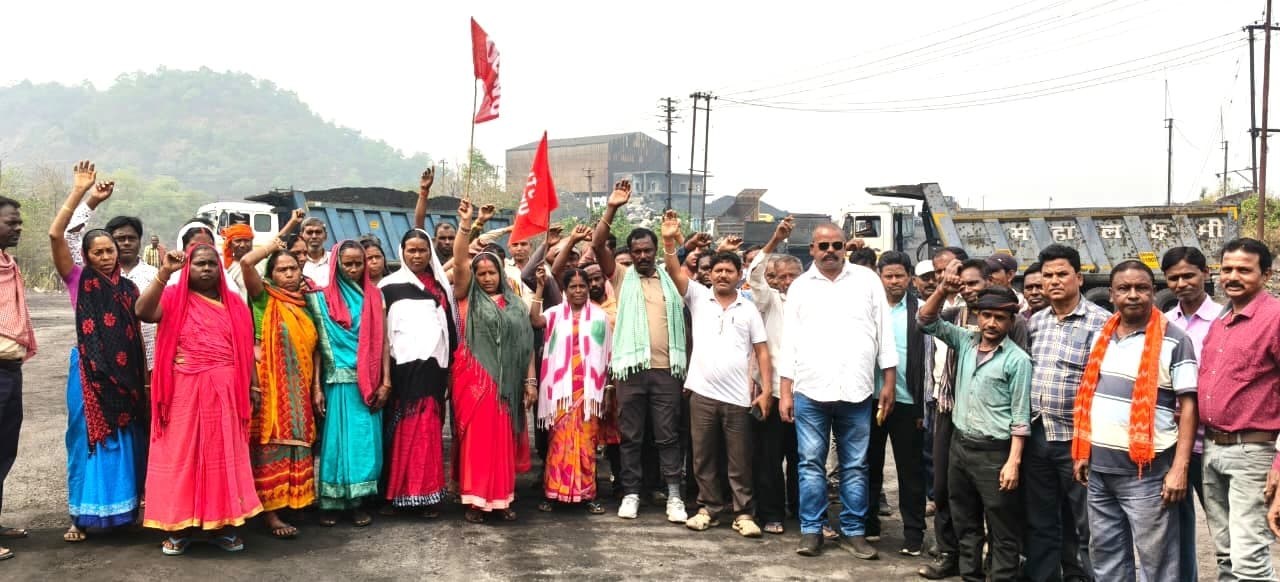 Dhanbad News: सेलपिकर मजदूरों ने किया एबीओसीपी का 11 घंटे चक्का जाम
