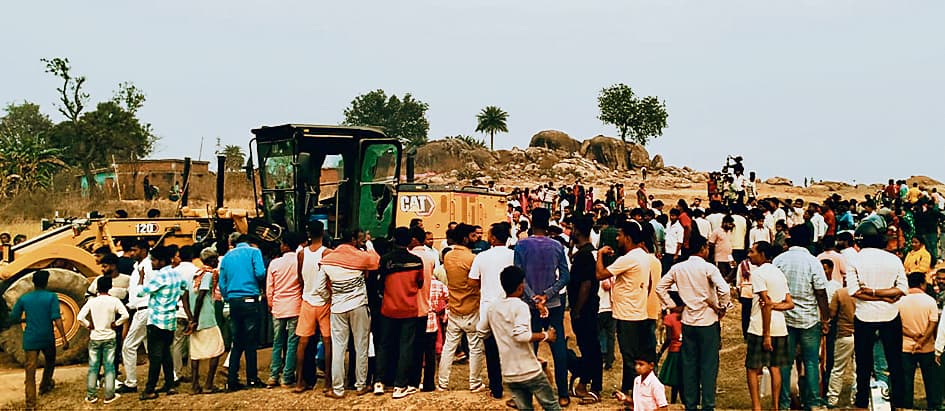 एक्सप्रेस-वे का काम कर रही मशीन के नीचे आने से इमामगंज के ग्रामीण की गयी जान