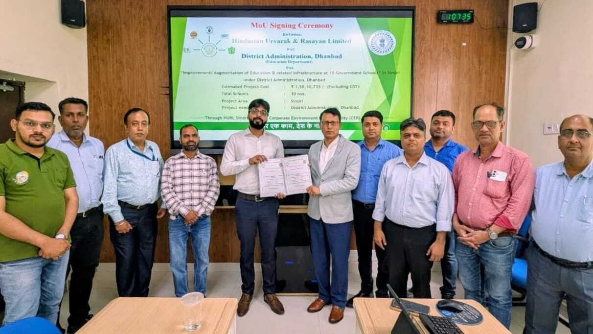 Dhanbad News: सिंदरी के 10 सरकारी स्कूलों में हर्ल देगा बुनियादी सुविधाओं के लिए राशि