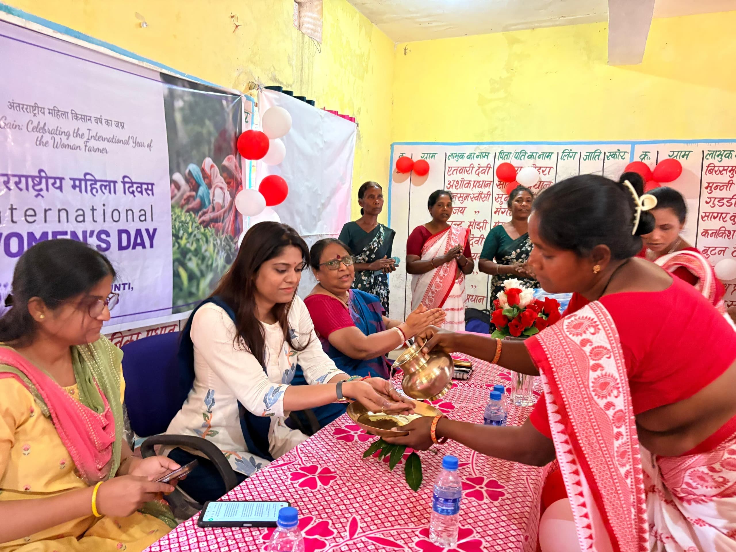हर क्षेत्र में महत्वपूर्ण भूमिका निभा रहीं हैं महिलाएं
