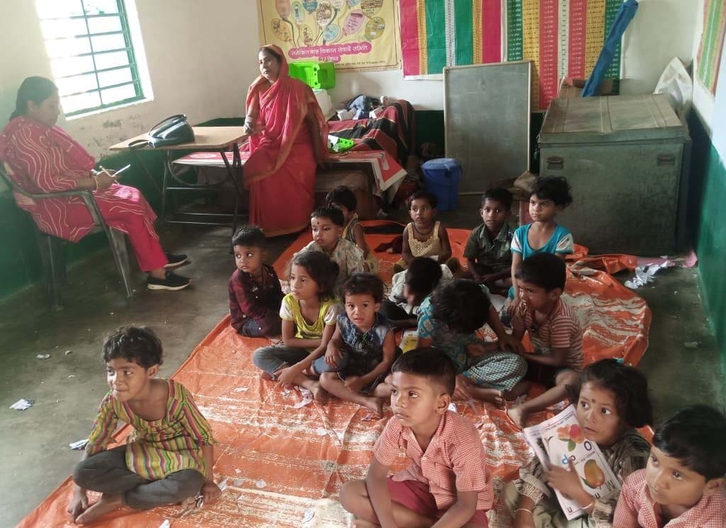 अपना भवन रहते निजी भवन में चल रहा मॉडल आंगनबाड़ी केंद्र