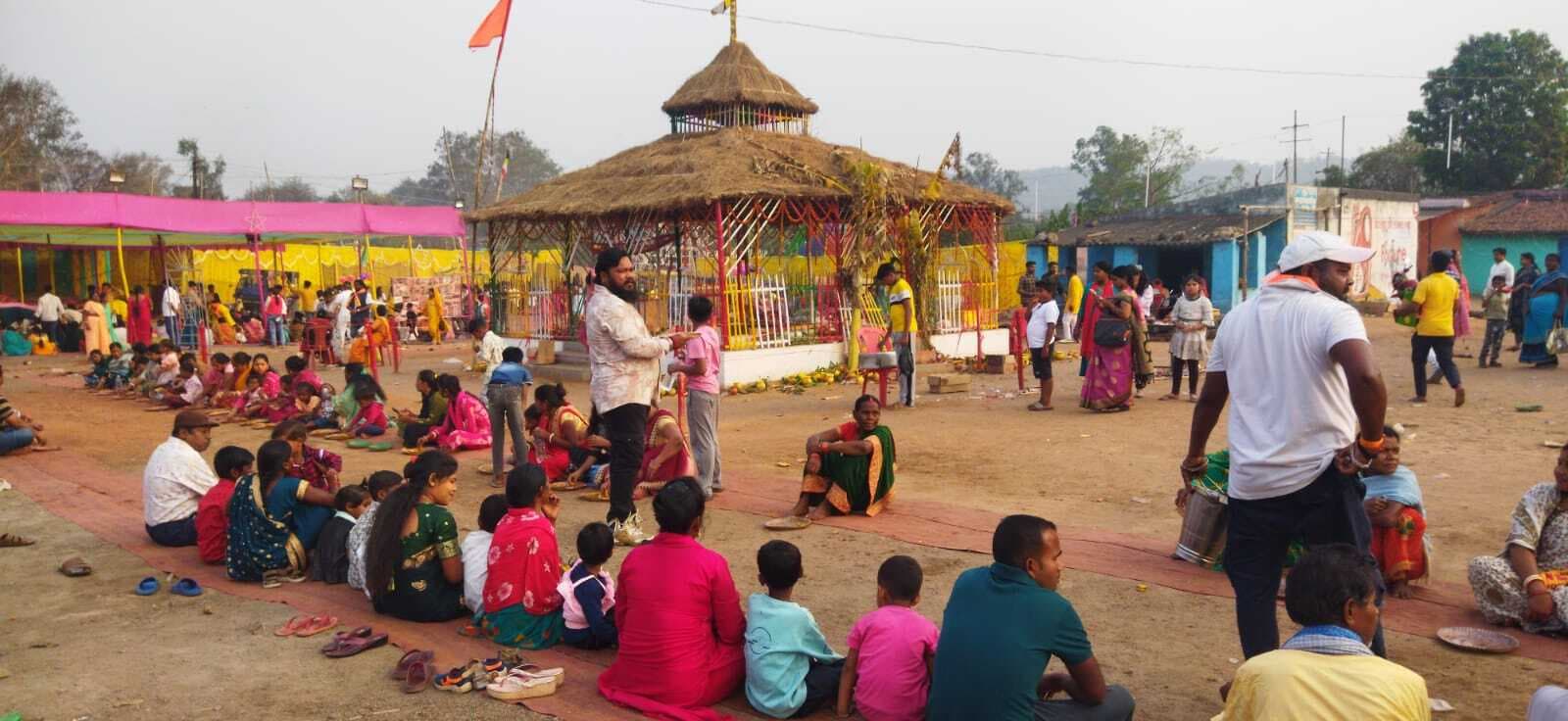 मारुति नंदन महायज्ञ की पूर्णाहुति जुटे श्रद्धालु